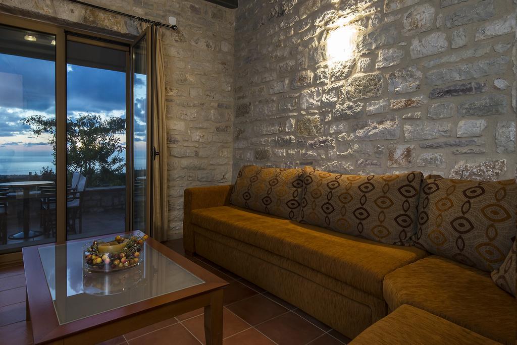 Enastron Villas Kyparissia Exterior foto