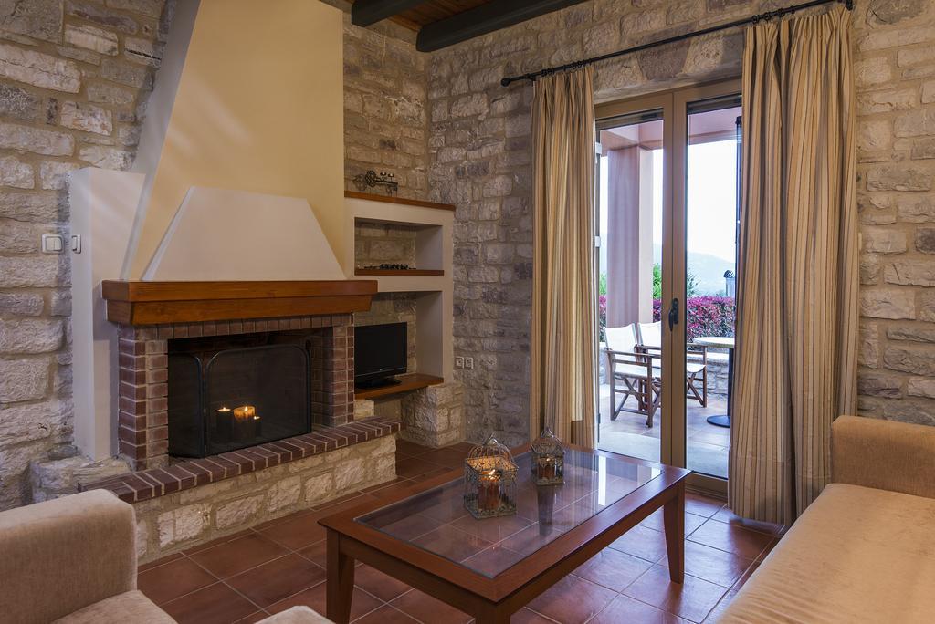 Enastron Villas Kyparissia Exterior foto